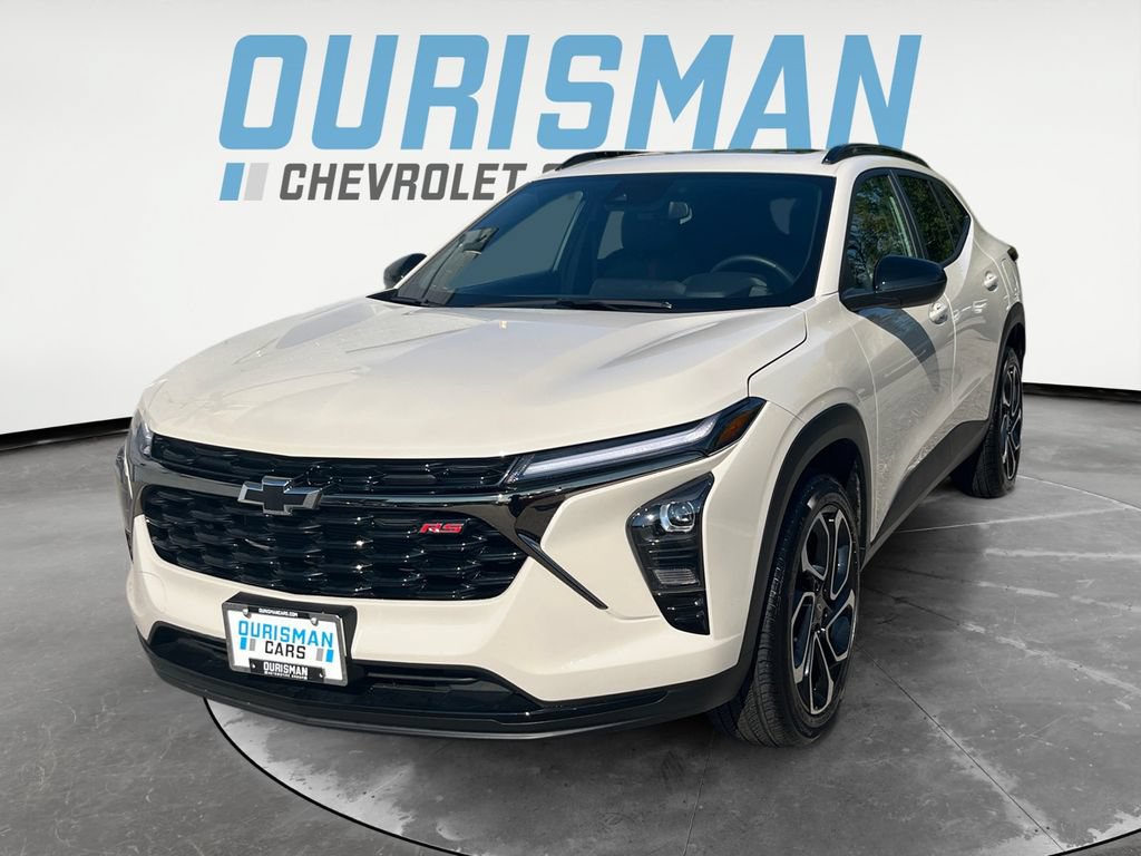 Used 2026 Chevrolet Trax RS w/ Sunroof Package FWD image 2