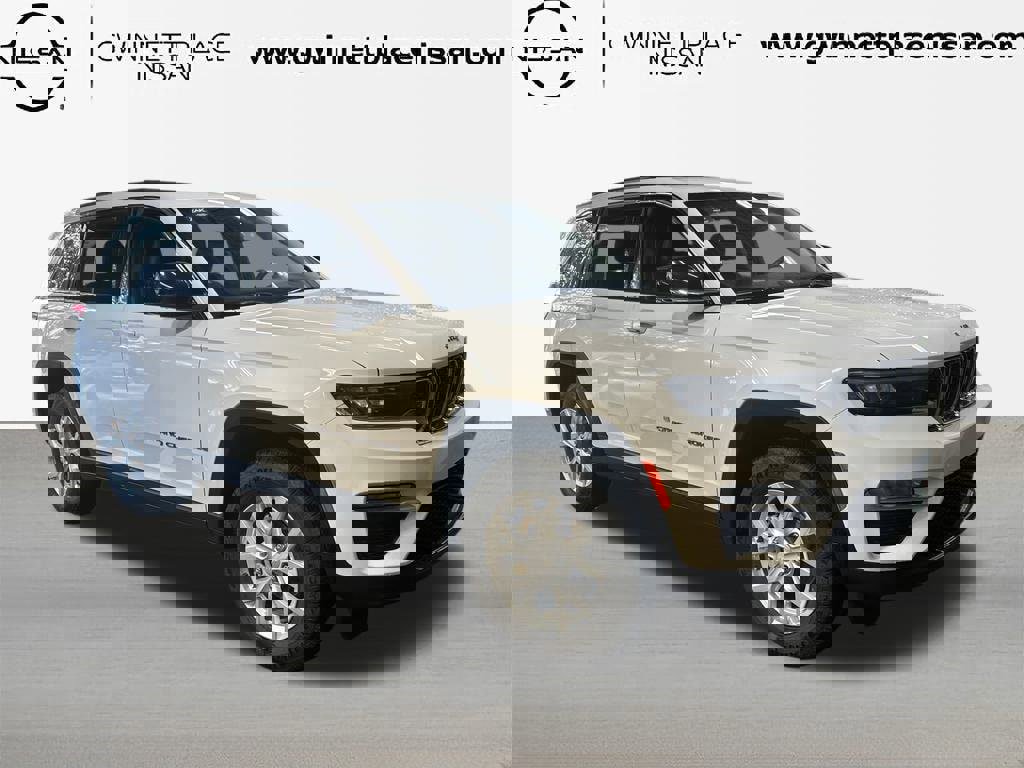 Used 2023 Jeep Grand Cherokee Limited image 3