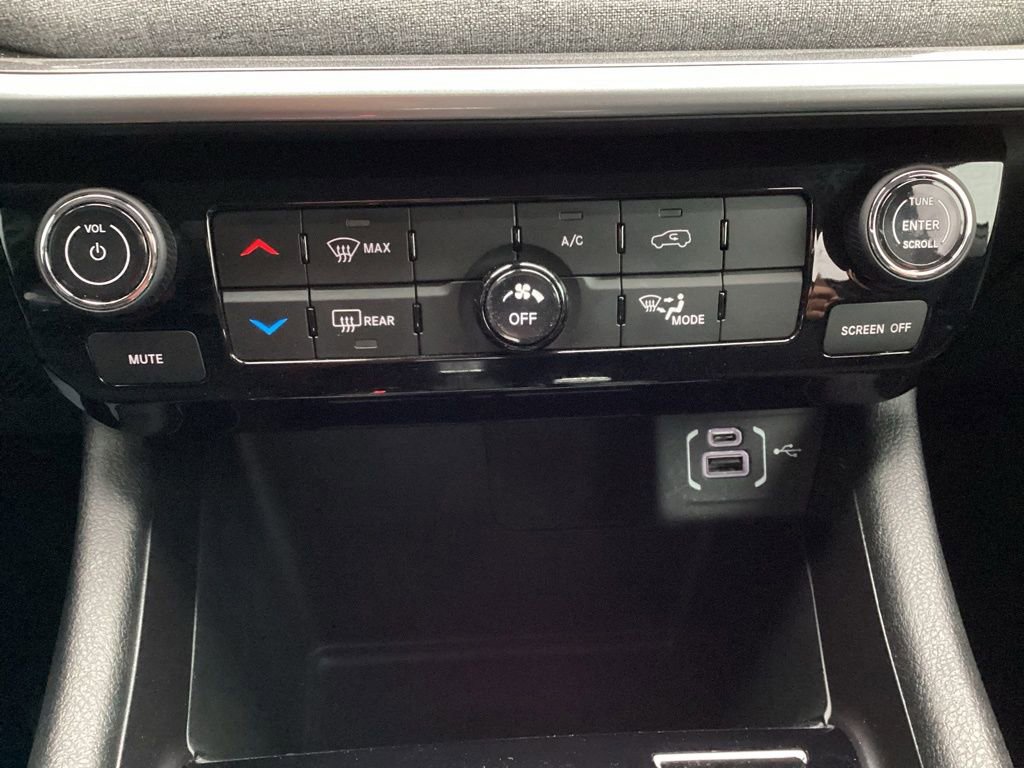 Used 2022 Jeep Compass Sport image 18