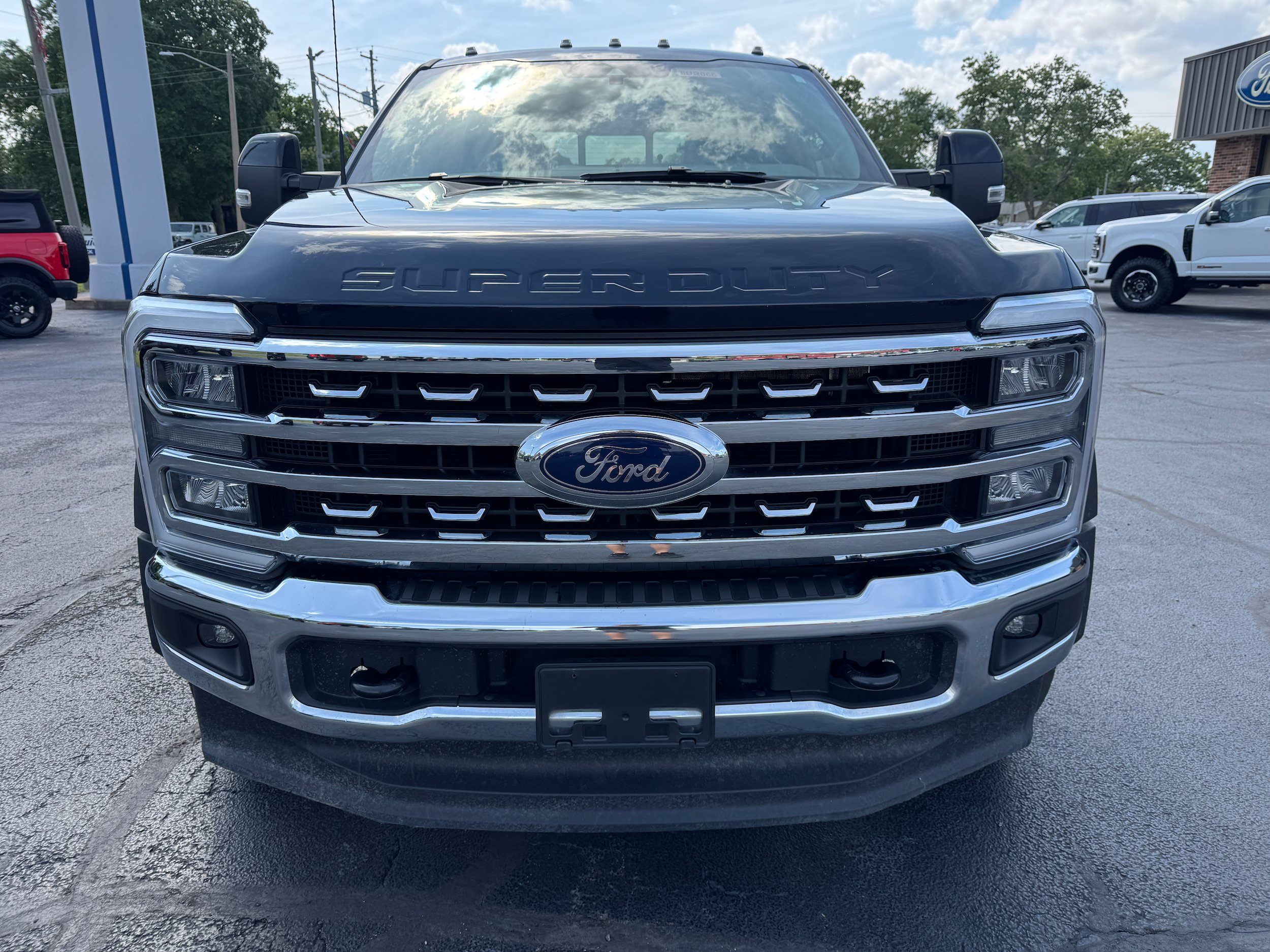 Used 2025 Ford F450 Lariat AWD/4WD image 2