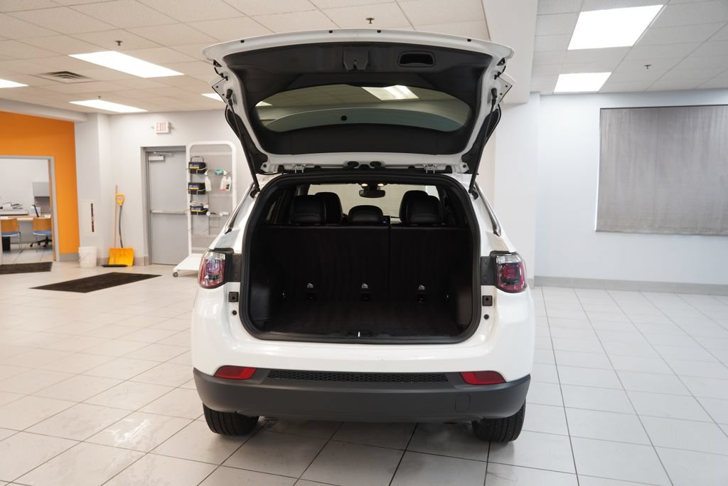 Used 2023 Jeep Compass Latitude AWD/4WD image 9