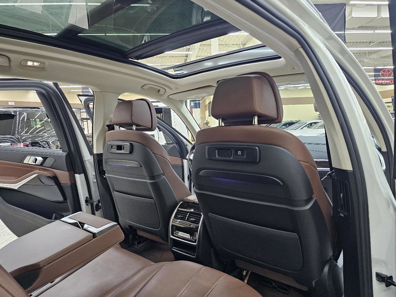 Used 2019 BMW X7 xDrive40i w/ Premium Package AWD/4WD image 25