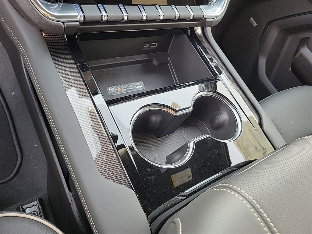 New 2026 GMC Yukon XL Elevation image 28