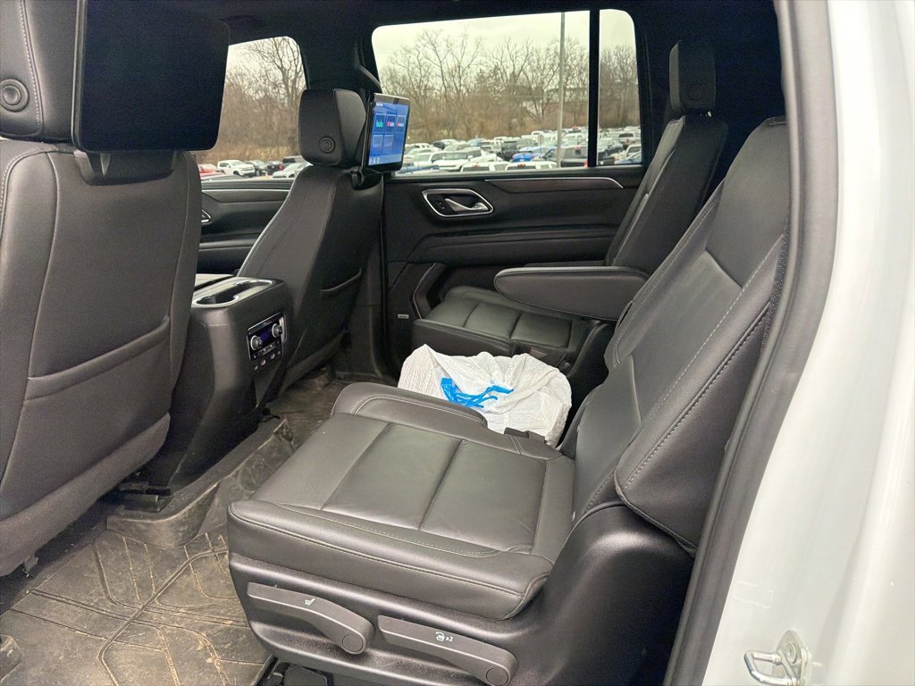 Used 2024 Chevrolet Suburban Z71 w/ Luxury Package image 9