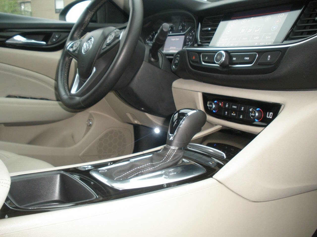 Used 2019 Buick Regal Essence w/ Driver Confidence Package I image 33