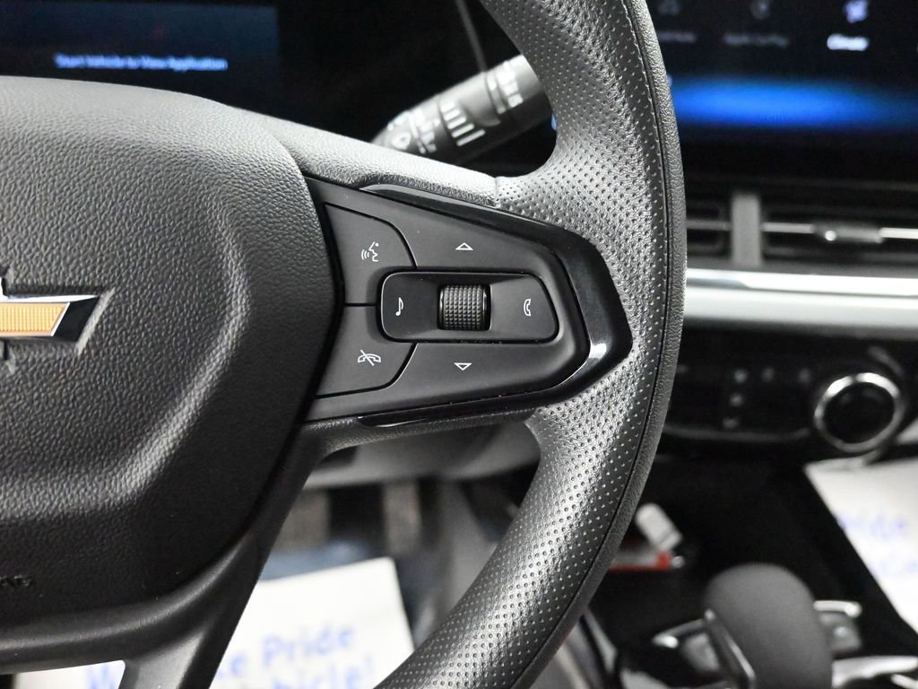 Used 2025 Chevrolet Trax LT image 32