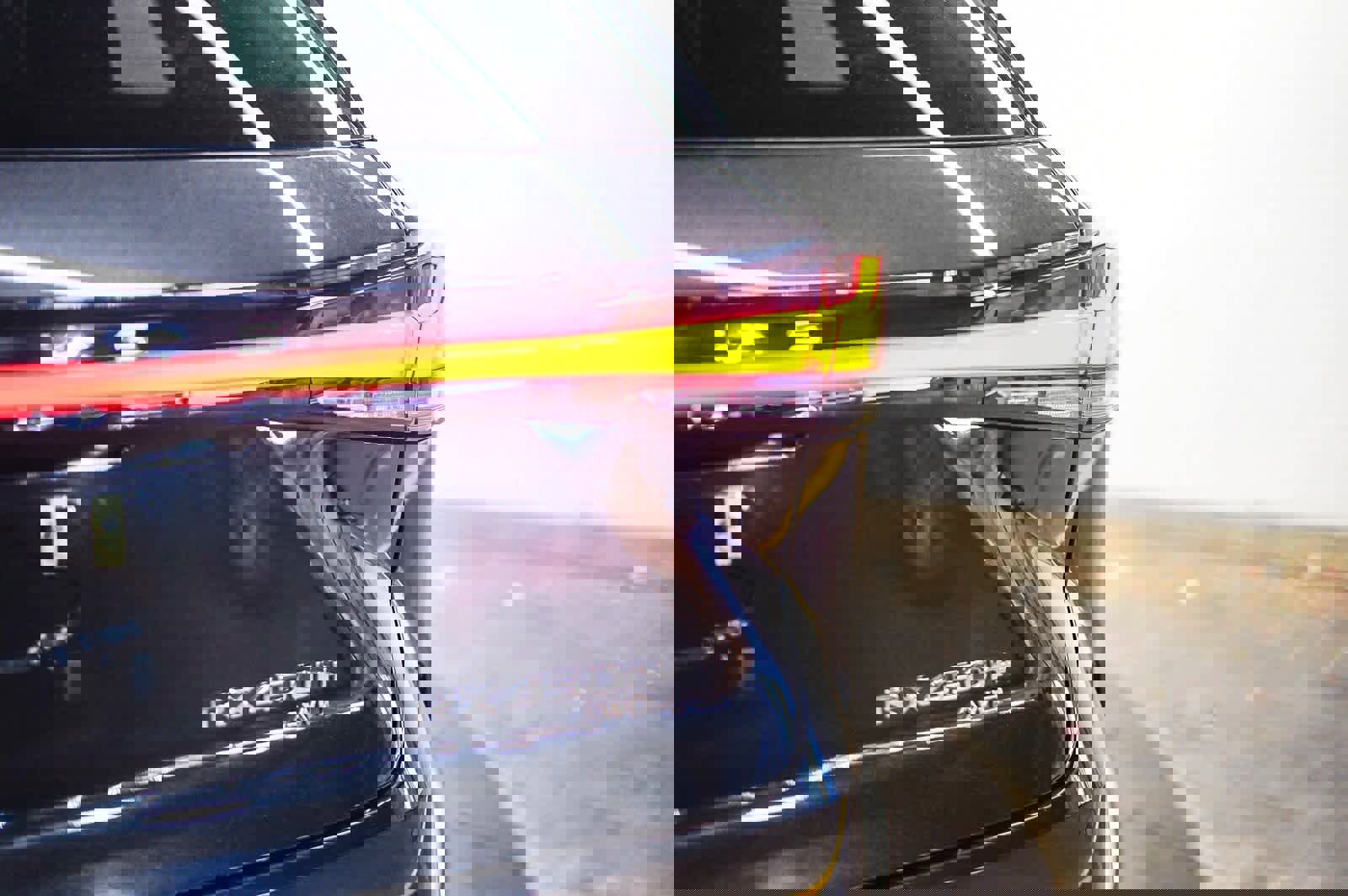 Used 2024 Lexus RX 450h Luxury w/ Convenience Package image 9