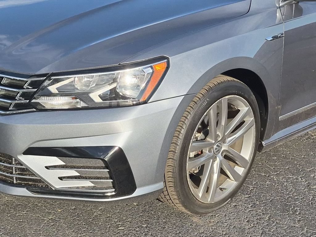 Used 2017 Volkswagen Passat 1.8T R-Line FWD image 9