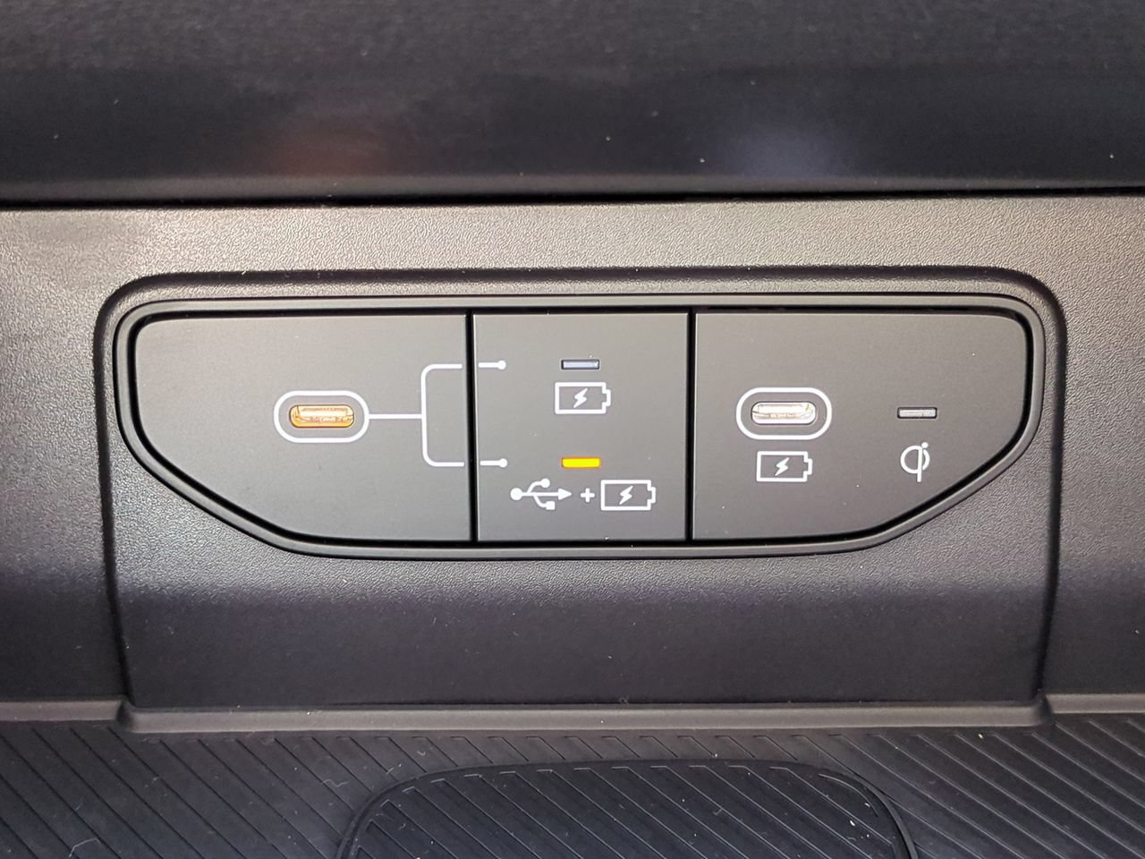 Certified 2026 Kia Sportage EX FWD image 17