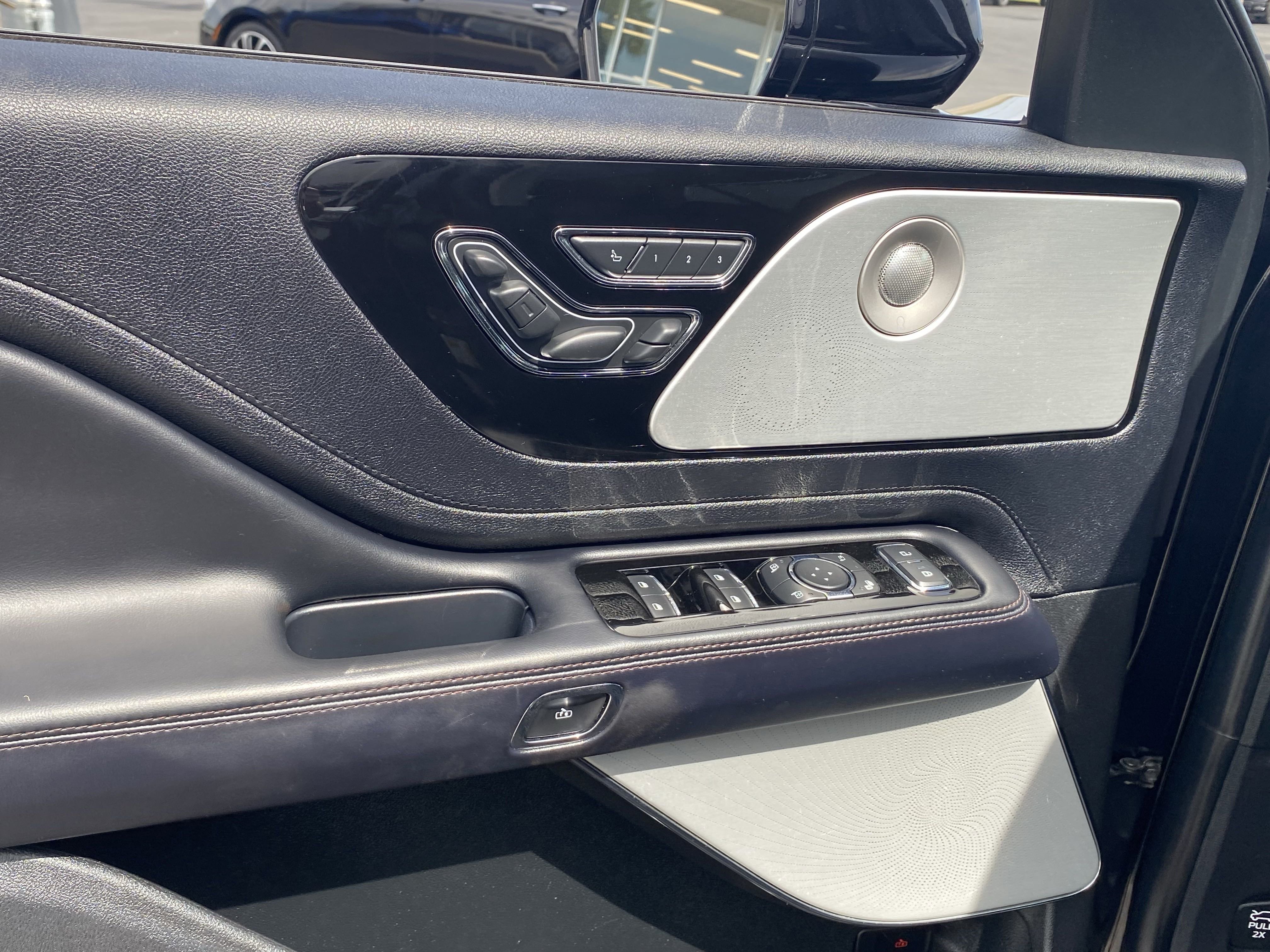 Used 2020 Lincoln Aviator Reserve w/ Equipment Group 202A image 15