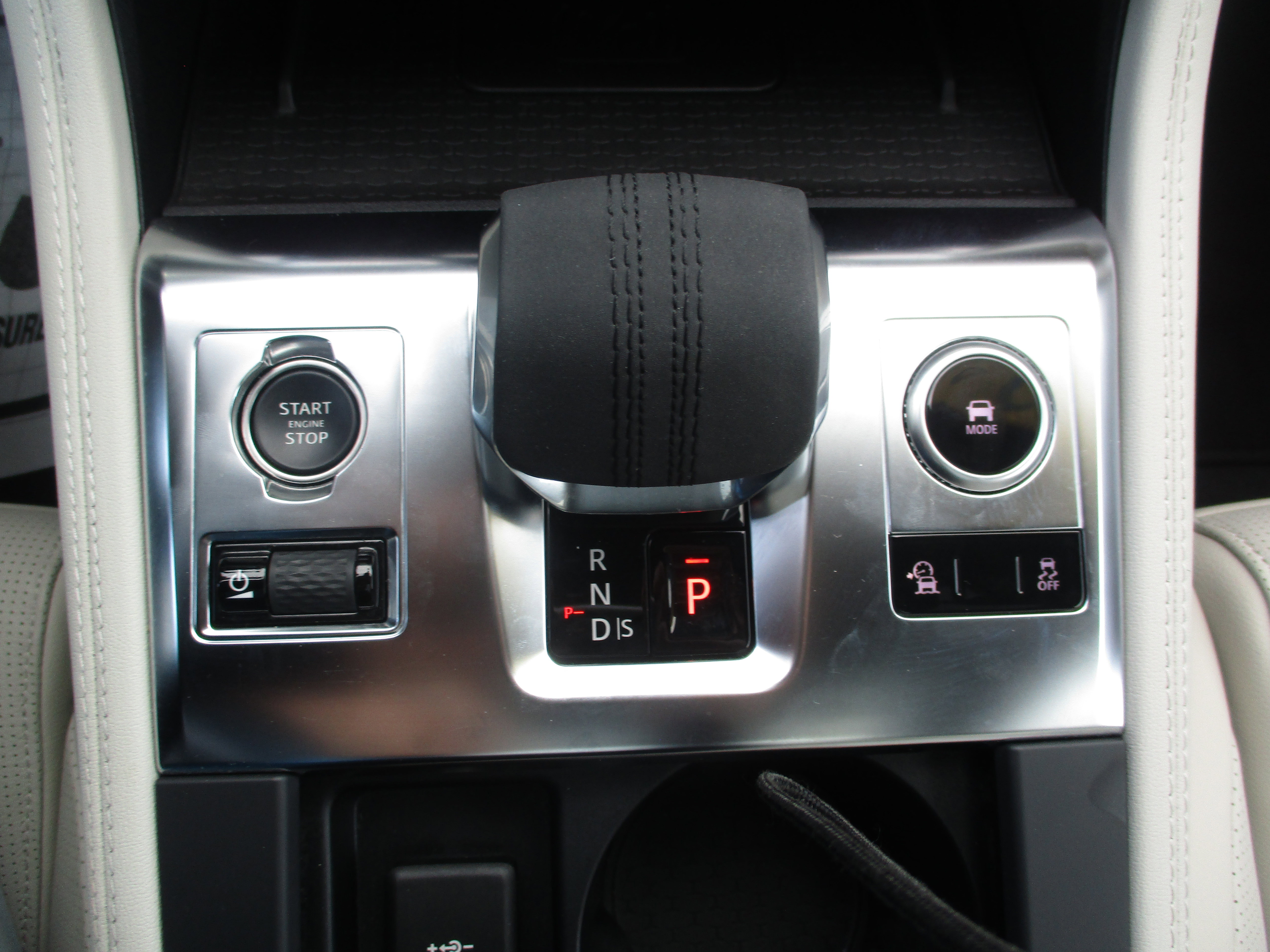 Used 2024 Jaguar F-PACE R-Dynamic S image 18