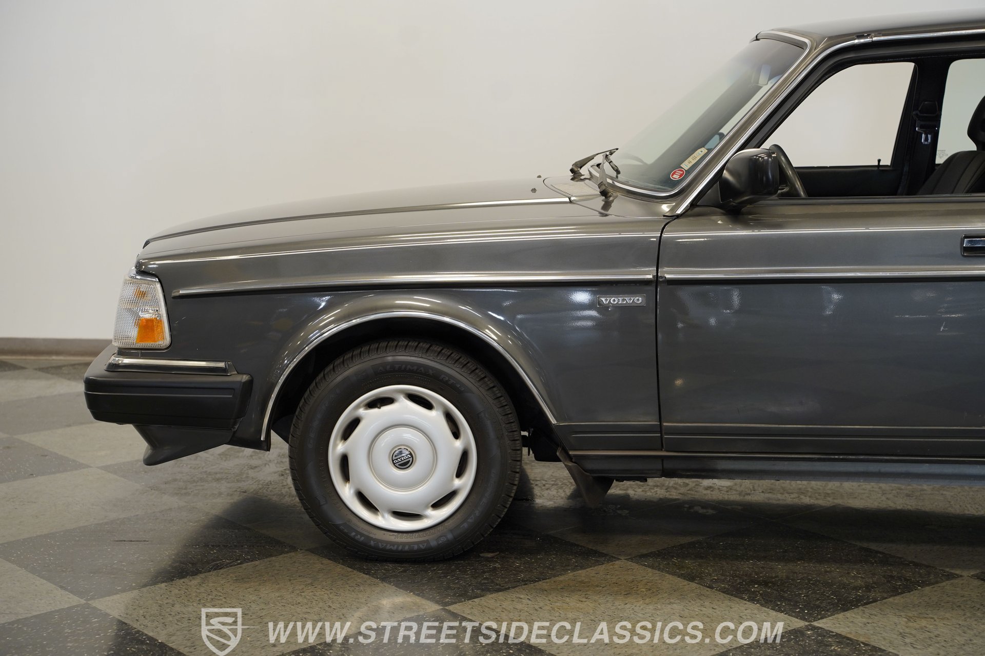 Used 1988 Volvo 240 Sedan RWD image 24