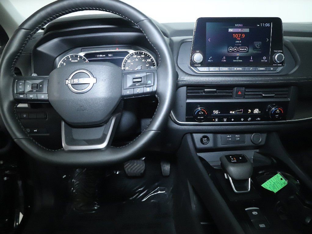 Certified 2025 Nissan Rogue SV image 28