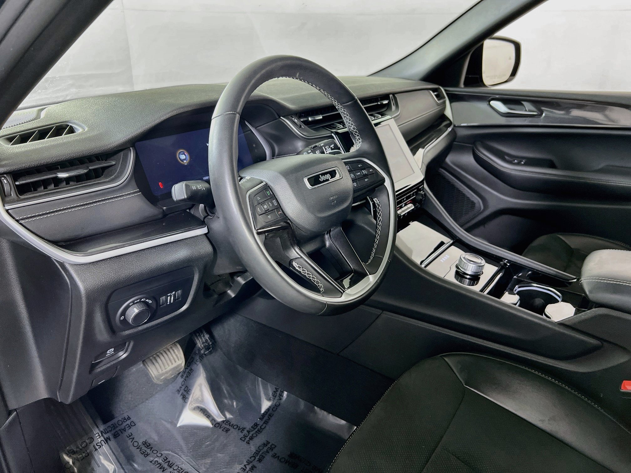 Used 2023 Jeep Grand Cherokee Altitude AWD/4WD image 9