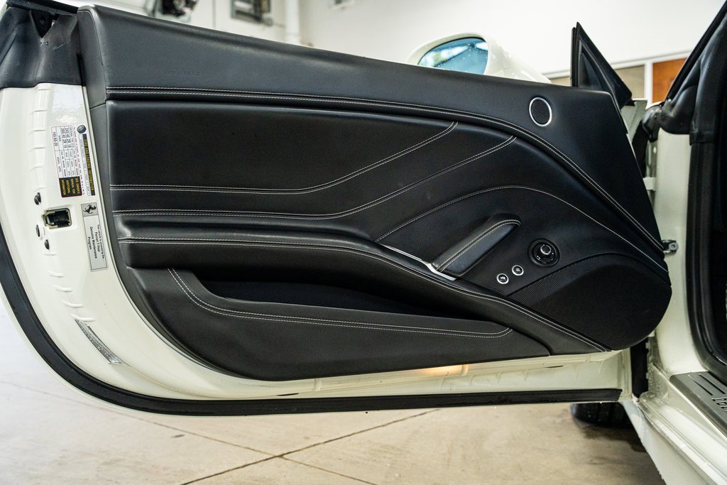 Used 2016 Ferrari California T image 33