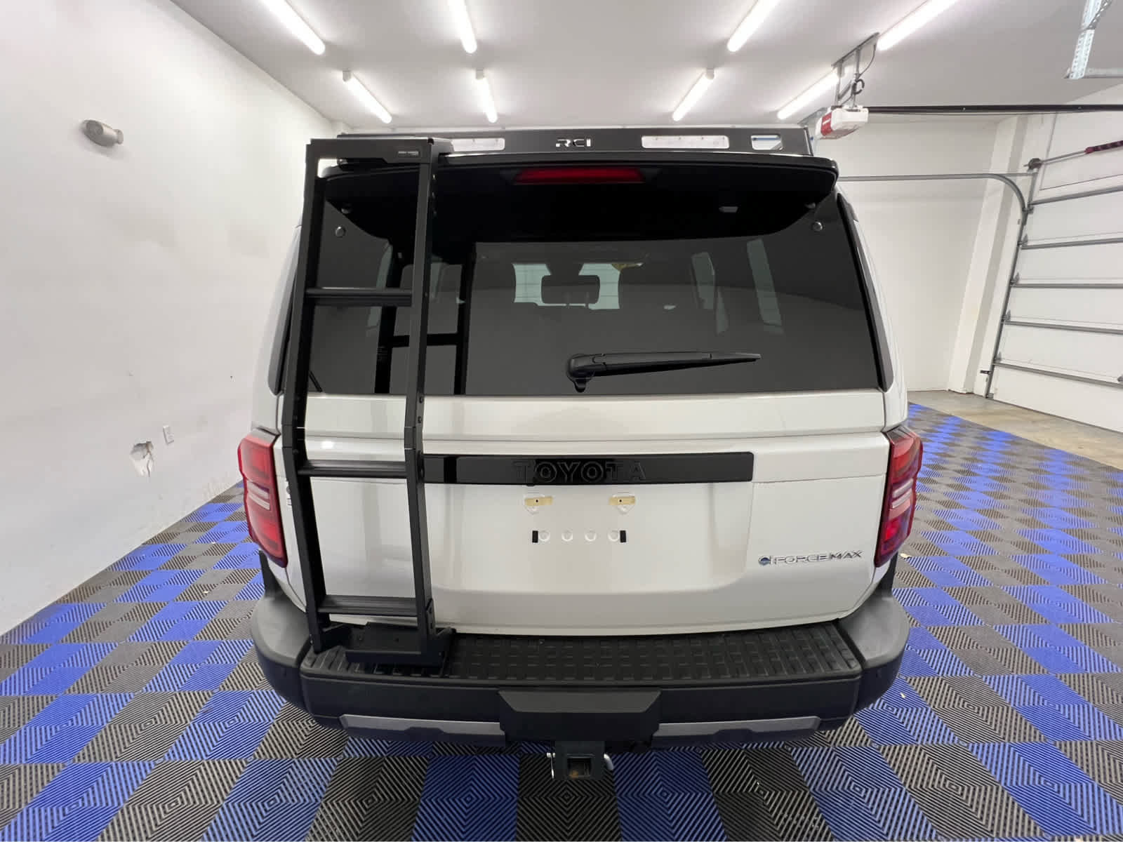 Used 2025 Toyota Land Cruiser image 5