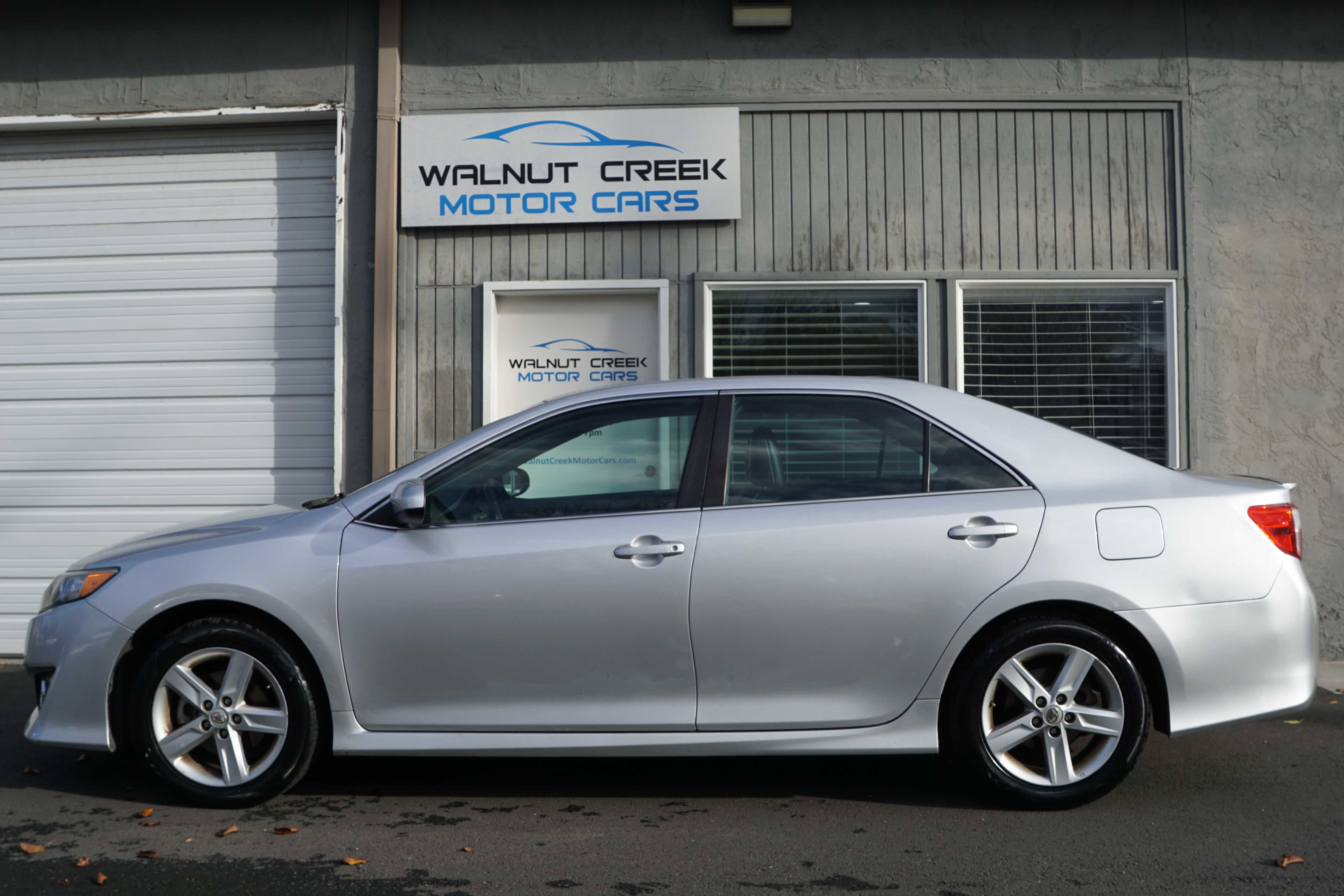 Used 2014 Toyota Camry SE image 19