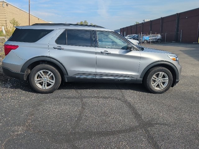 Used 2023 Ford Explorer XLT w/ Equipment Group 202A AWD/4WD image 11