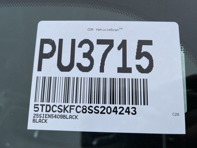 Used 2025 Toyota Sienna XLE Woodland Edition image 25