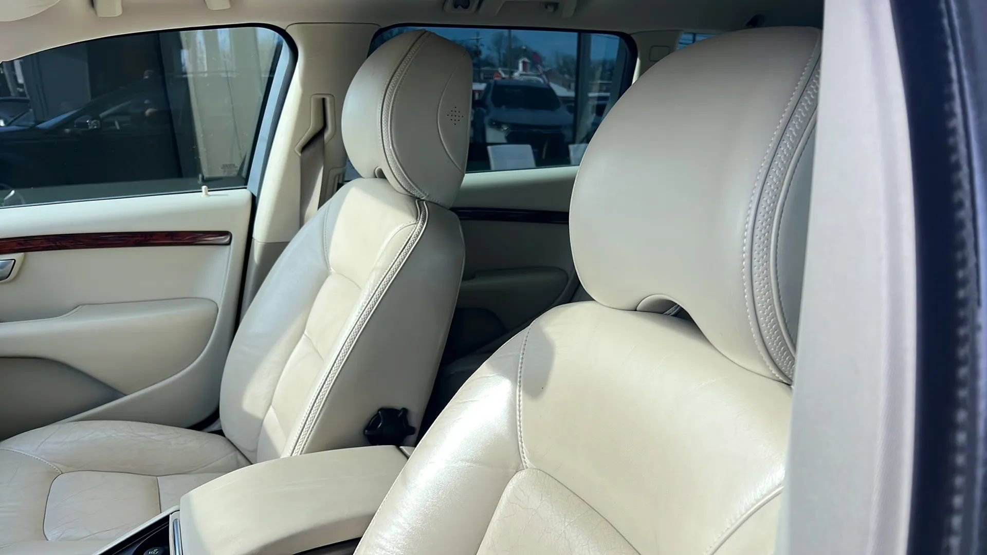 Used 2008 Volvo XC70 3.2 image 40