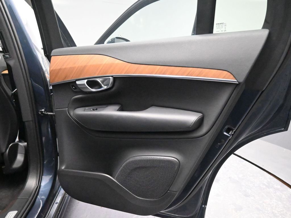 Used 2024 Volvo XC90 B6 Plus image 19