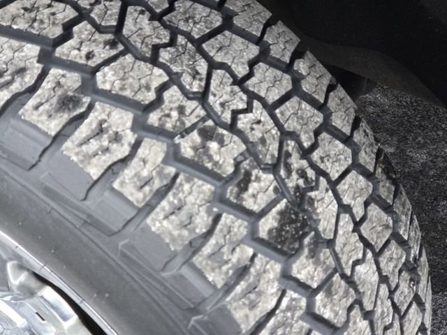 Used 2018 Chevrolet Suburban LT w/ LT Signature Package image 23