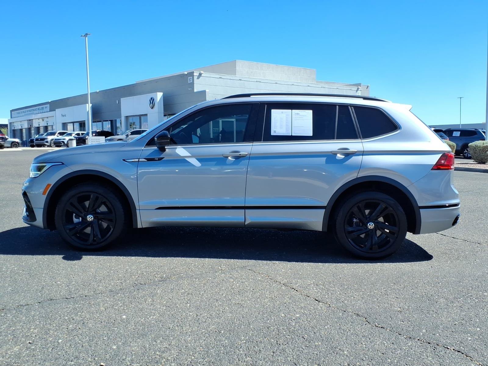 Certified 2023 Volkswagen Tiguan SE R-Line FWD image 4