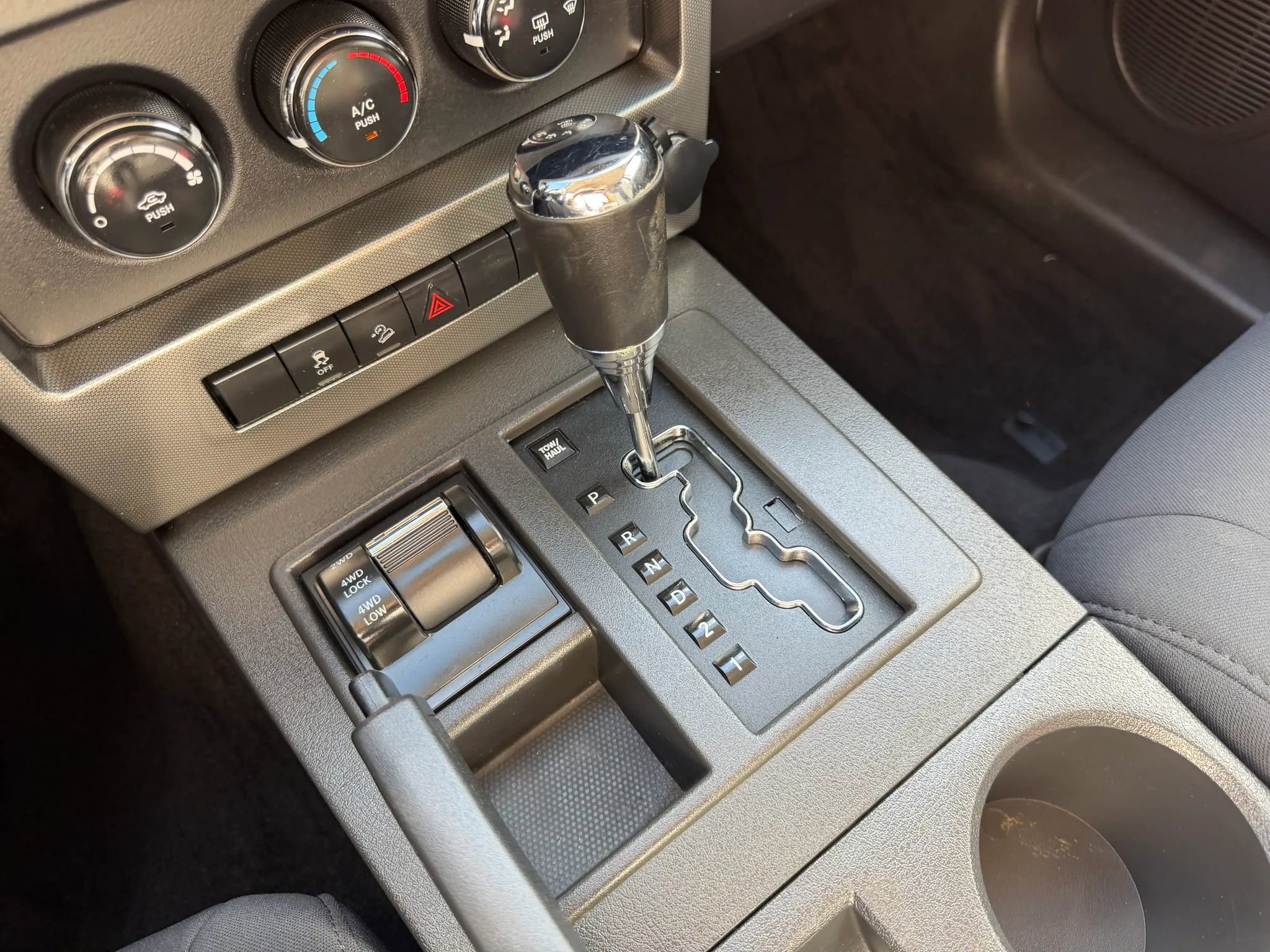 Used 2011 Jeep Liberty Sport AWD/4WD image 16