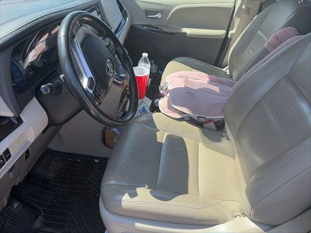 Used 2019 Toyota Sienna XLE w/ XLE Navigation Package FWD image 8