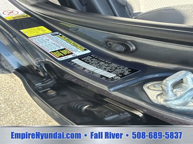 Used 2016 Toyota Corolla LE FWD image 18