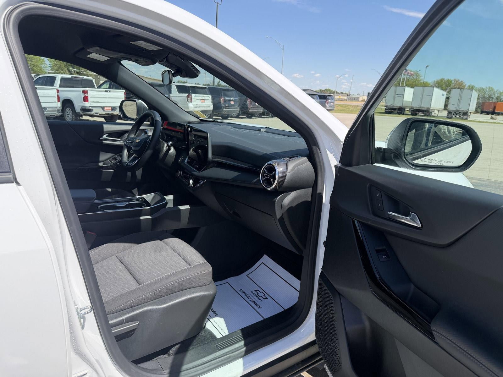 Used 2025 Chevrolet Equinox LT AWD/4WD image 11