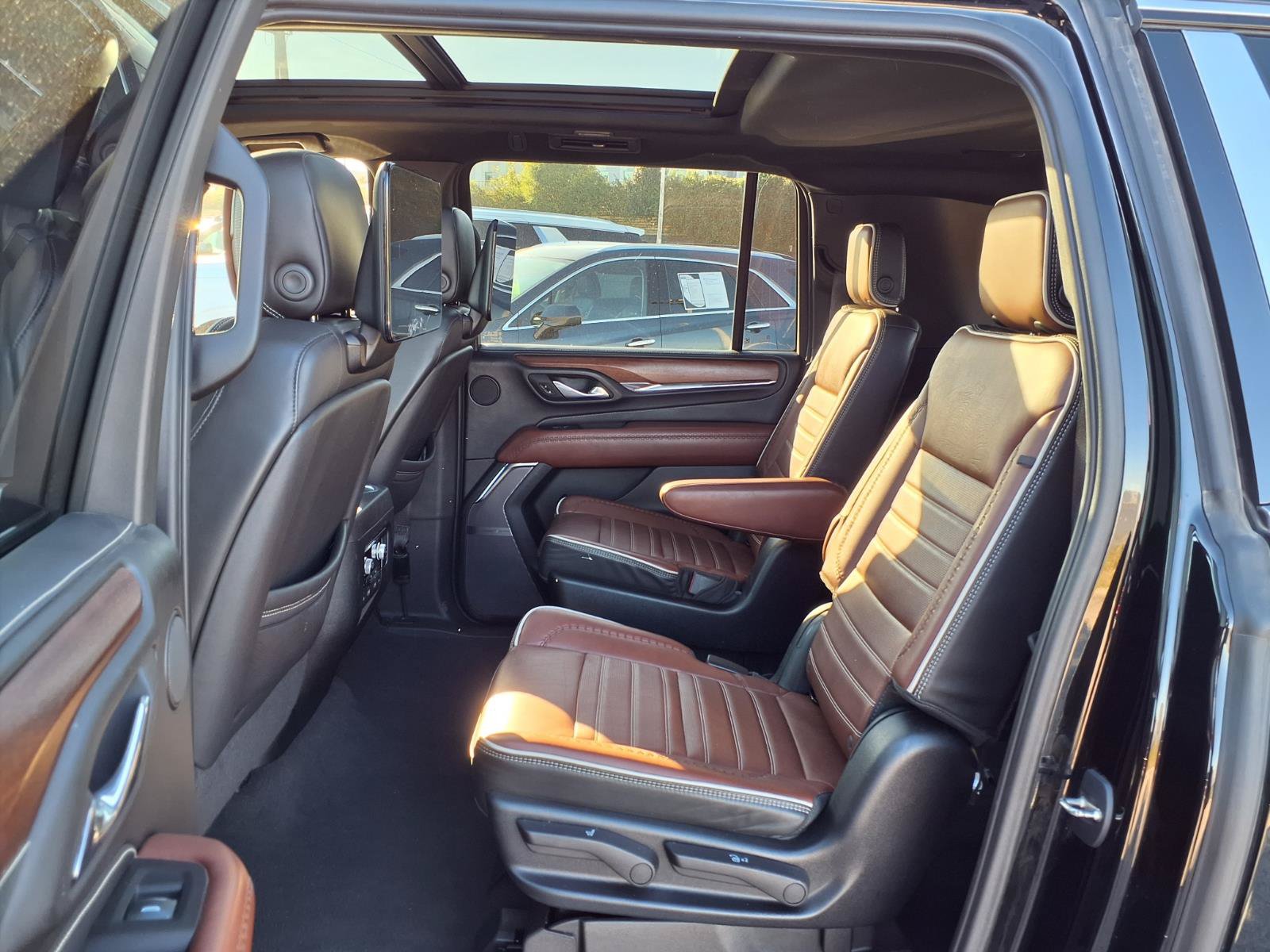 Used 2023 GMC Yukon XL Denali Ultimate AWD/4WD image 27
