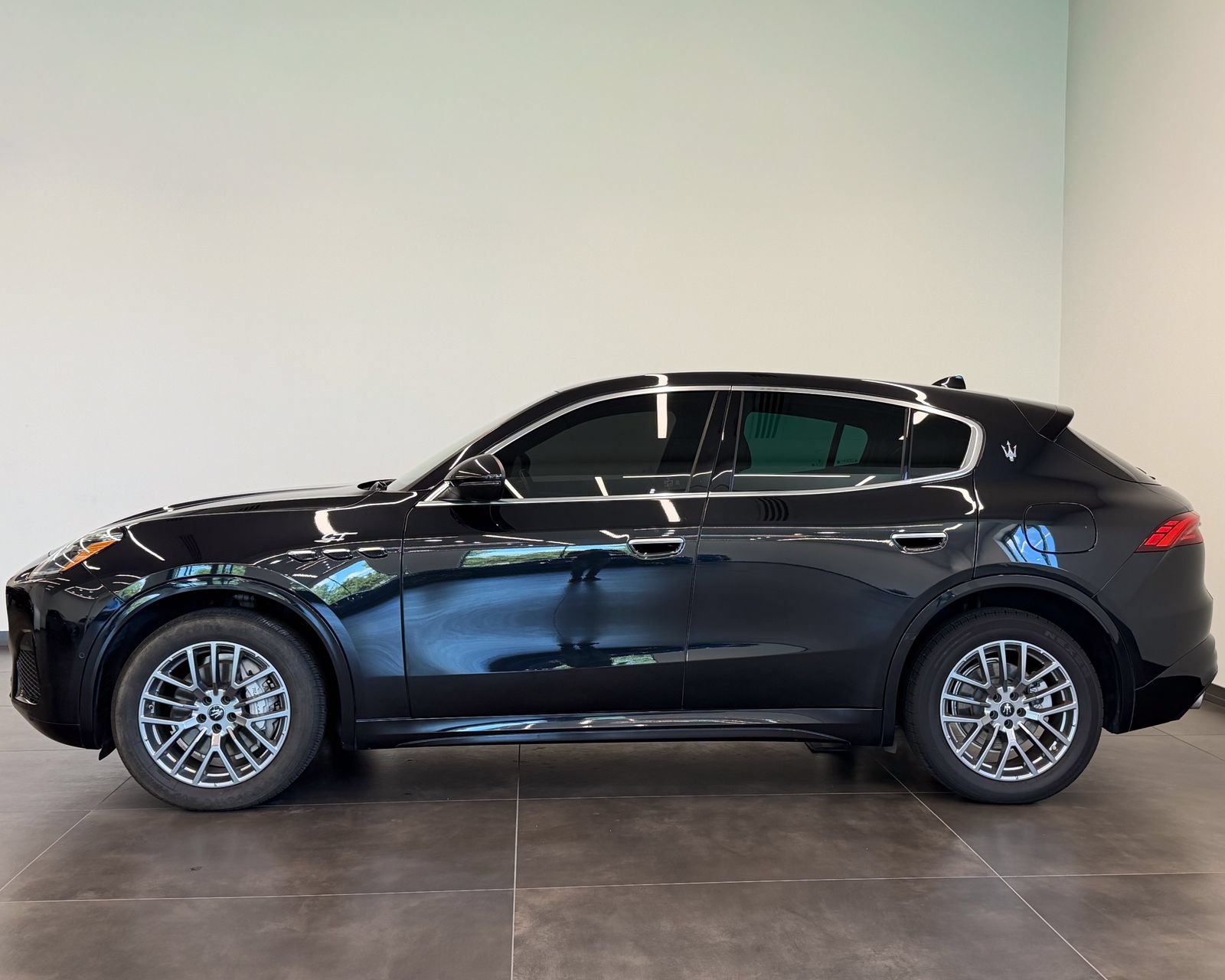 Used 2024 Maserati Grecale GT AWD/4WD image 3
