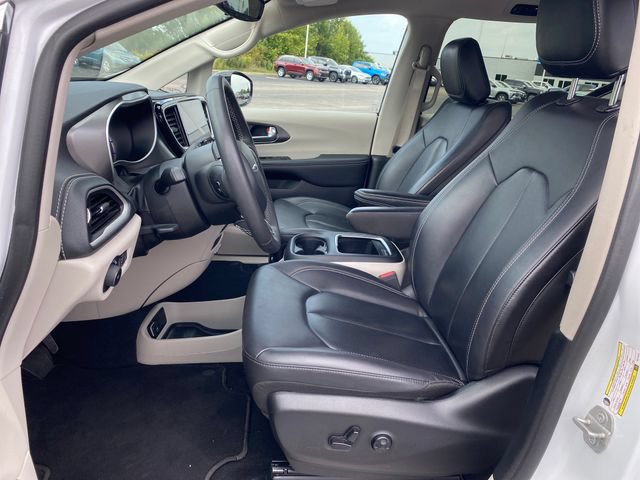 Used 2024 Chrysler Pacifica Limited FWD image 14