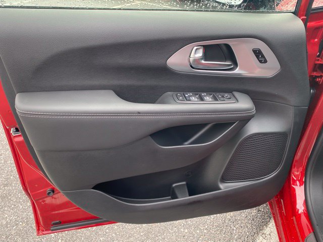 New 2026 Chrysler Pacifica Limited w/ S Appearance Package FWD image 12