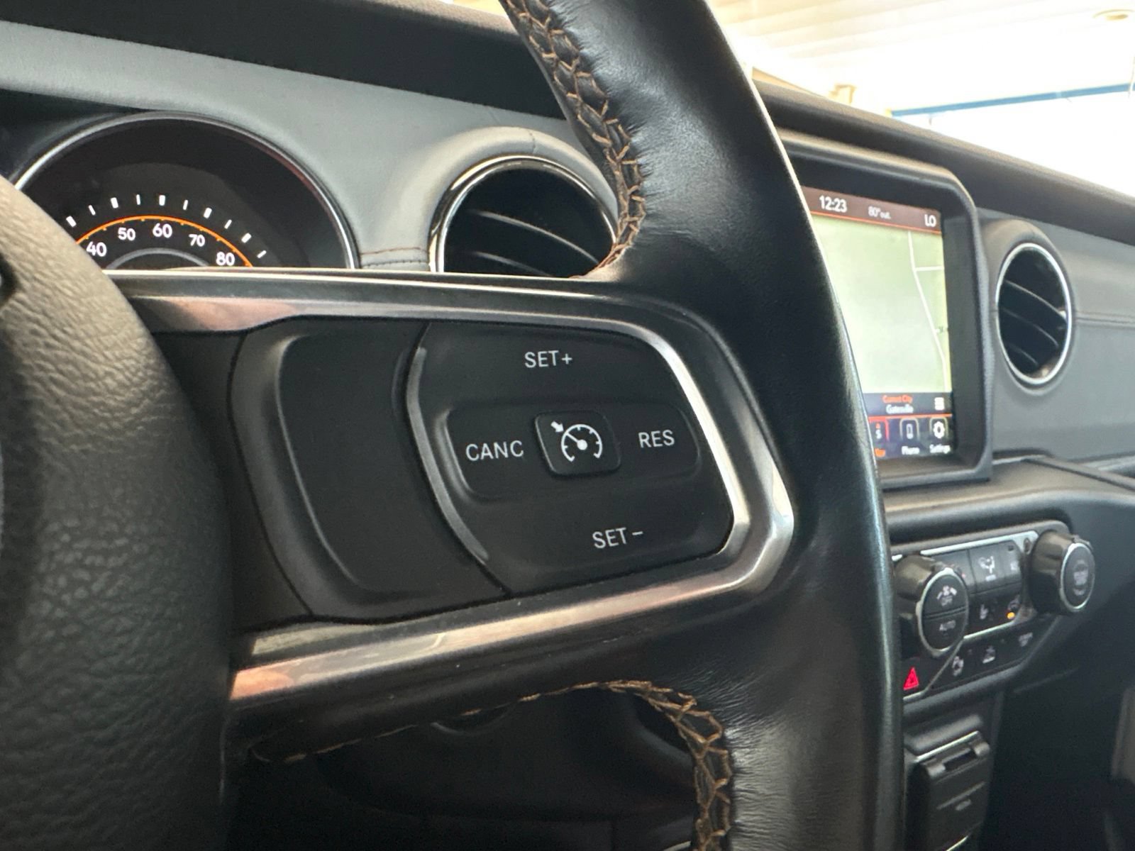 Used 2021 Jeep Wrangler Unlimited Sahara AWD/4WD image 29