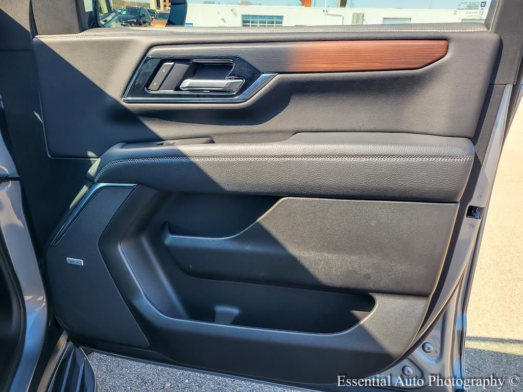 Used 2025 GMC Yukon XL Denali AWD/4WD image 25