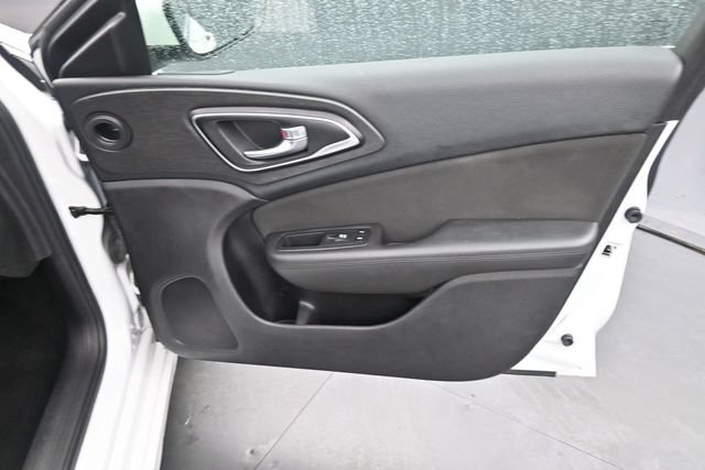 Used 2016 Chrysler 200 Limited w/ Convenience Group FWD image 12