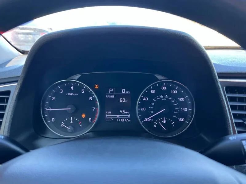 Used 2017 Hyundai Elantra SE image 21