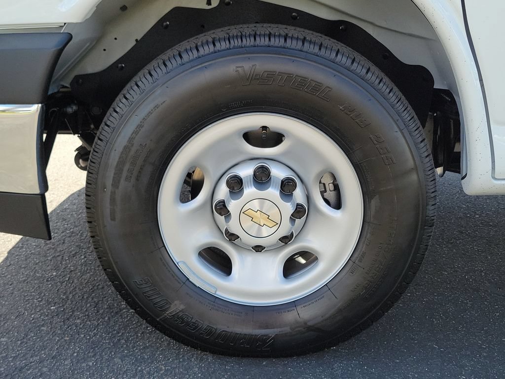 New 2026 Chevrolet Express 2500 w/ Communications Package RWD image 18