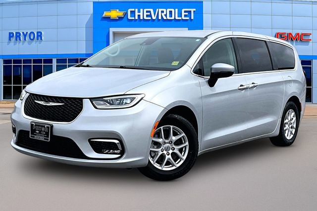 Used 2023 Chrysler Pacifica Touring-L image 3