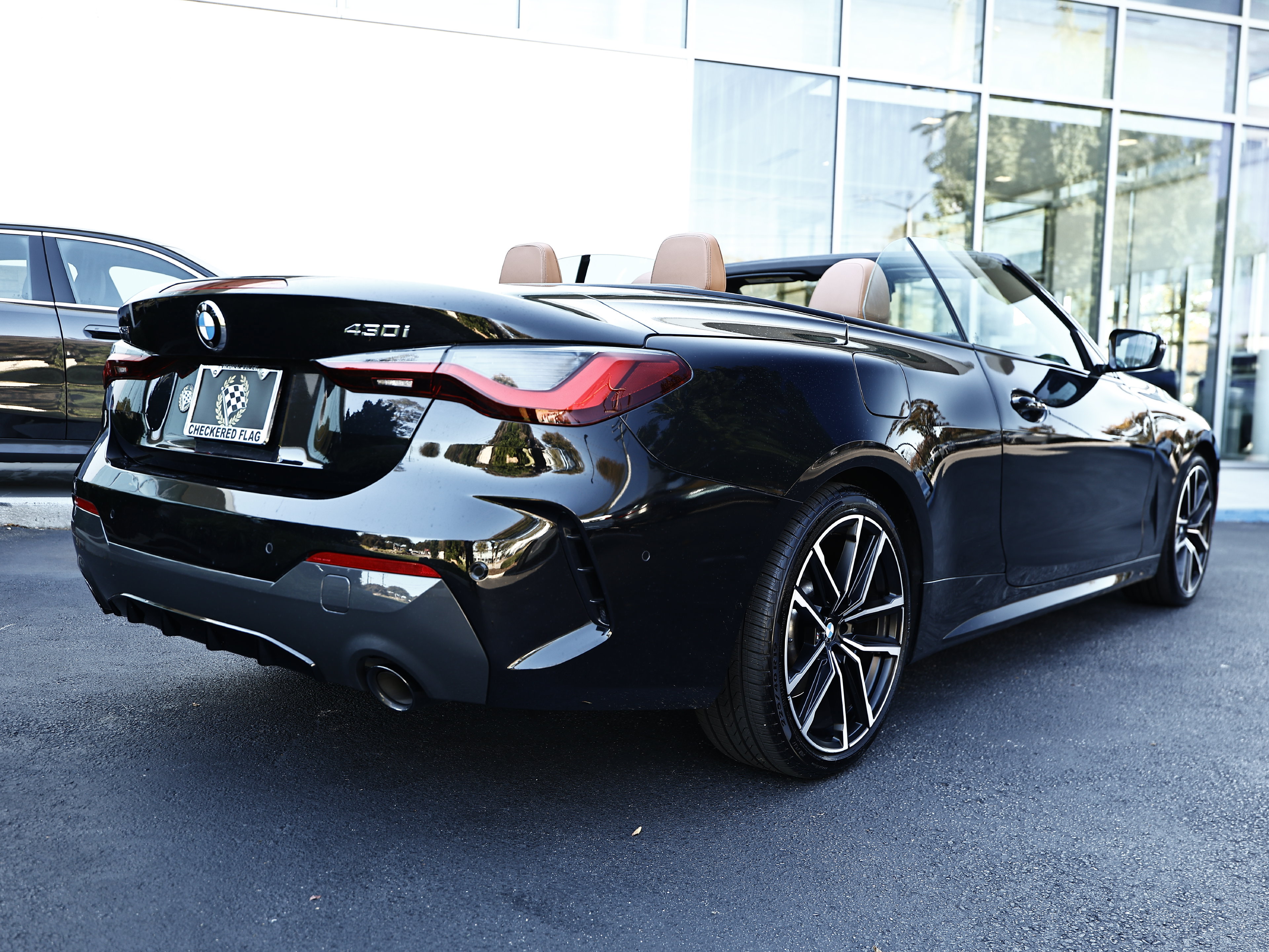 Used 2024 BMW 430i xDrive Convertible w/ M Sport Package AWD/4WD image 7