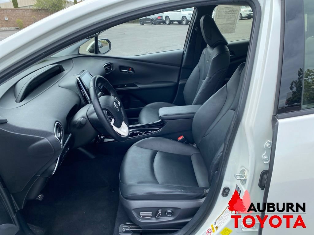 Used 2017 Toyota Prius Prime Advanced w/ Carpet Mat Package FWD image 26