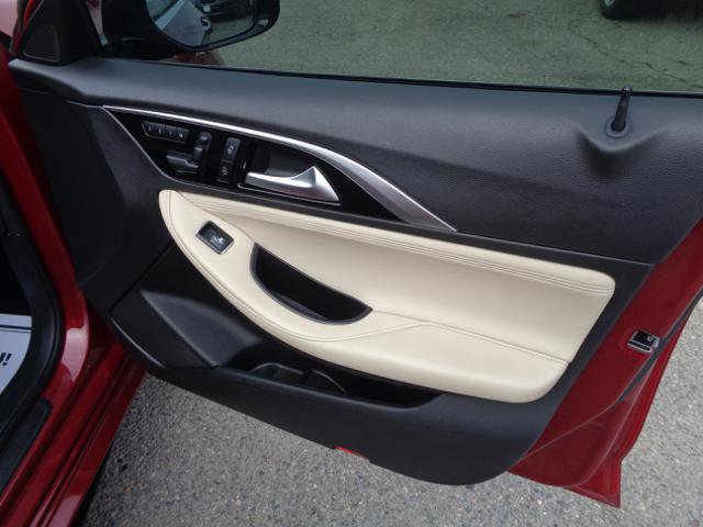 Used 2019 INFINITI QX30 image 16