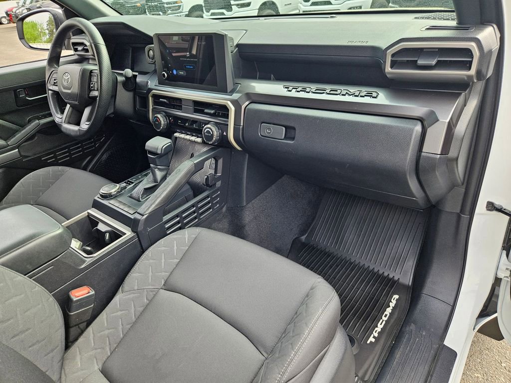 Used 2025 Toyota Tacoma SR5 AWD/4WD image 17