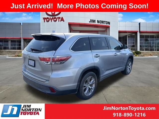 Used 2015 Toyota Highlander Plus FWD image 4