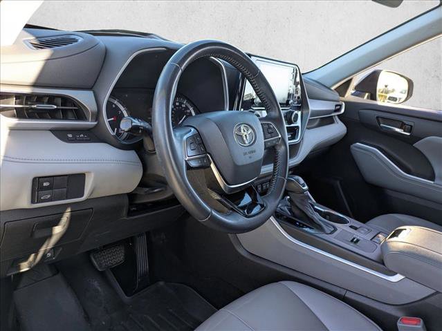 Used 2021 Toyota Highlander XLE image 10