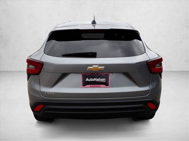 New 2026 Chevrolet Trax LS w/ LS Convenience Package FWD image 3