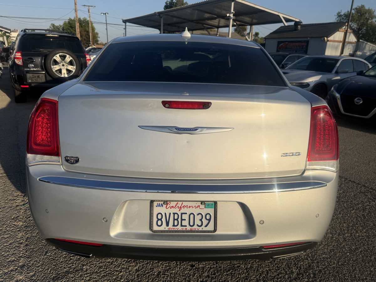Used 2019 Chrysler 300 Limited w/ Safetytec Plus Group RWD image 5