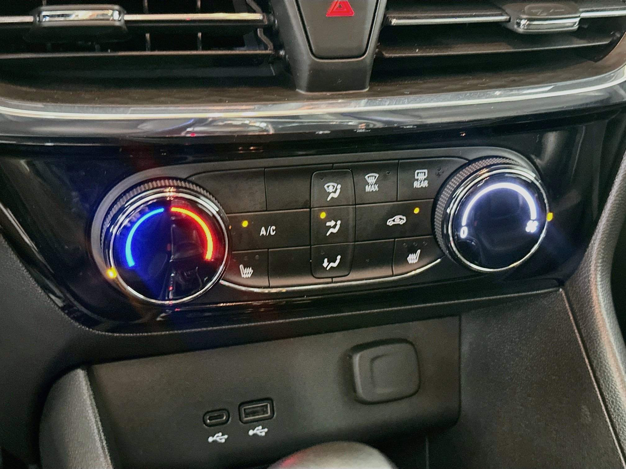 Used 2025 Buick Encore GX Sport Touring w/ Advanced Technology Package FWD image 23